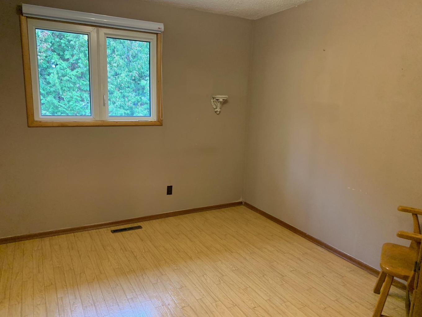 1325 Rosslyn Road, Thunder Bay, ON - Indoor Photo Showing Other Room