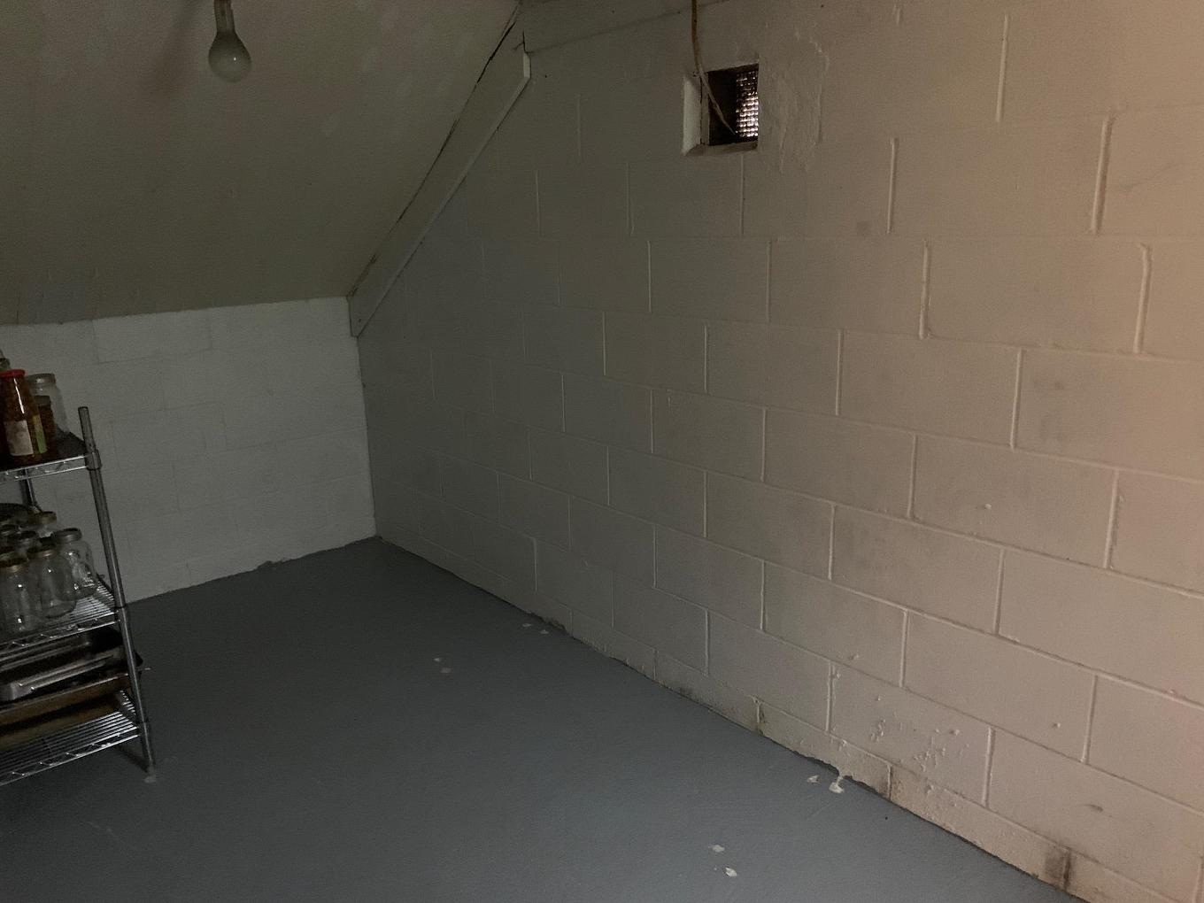 1325 Rosslyn Road, Thunder Bay, ON - Indoor Photo Showing Garage