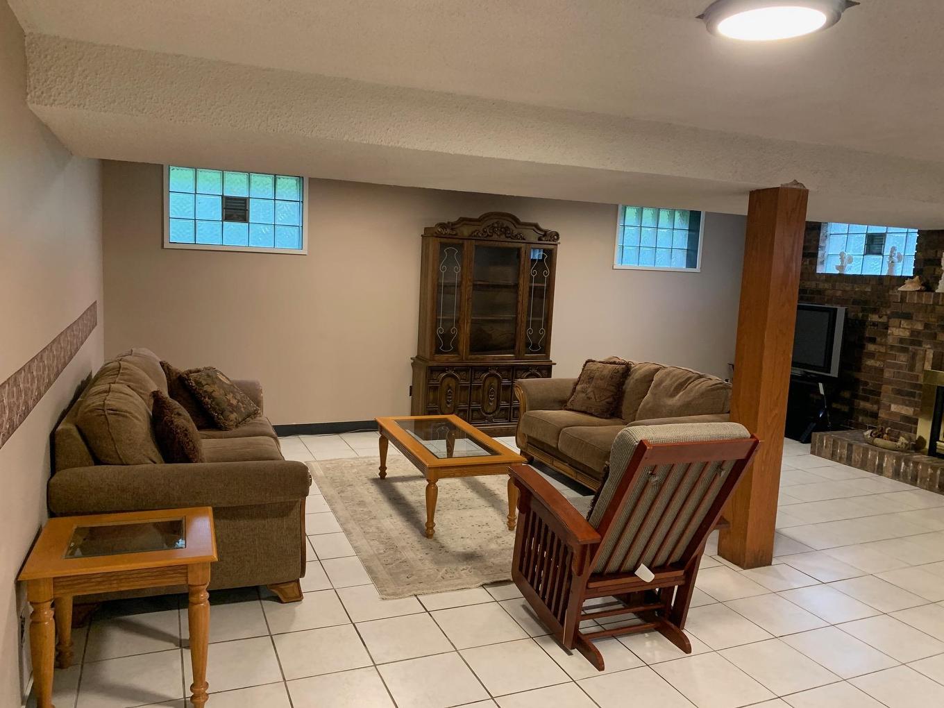 1325 Rosslyn Road, Thunder Bay, ON - Indoor