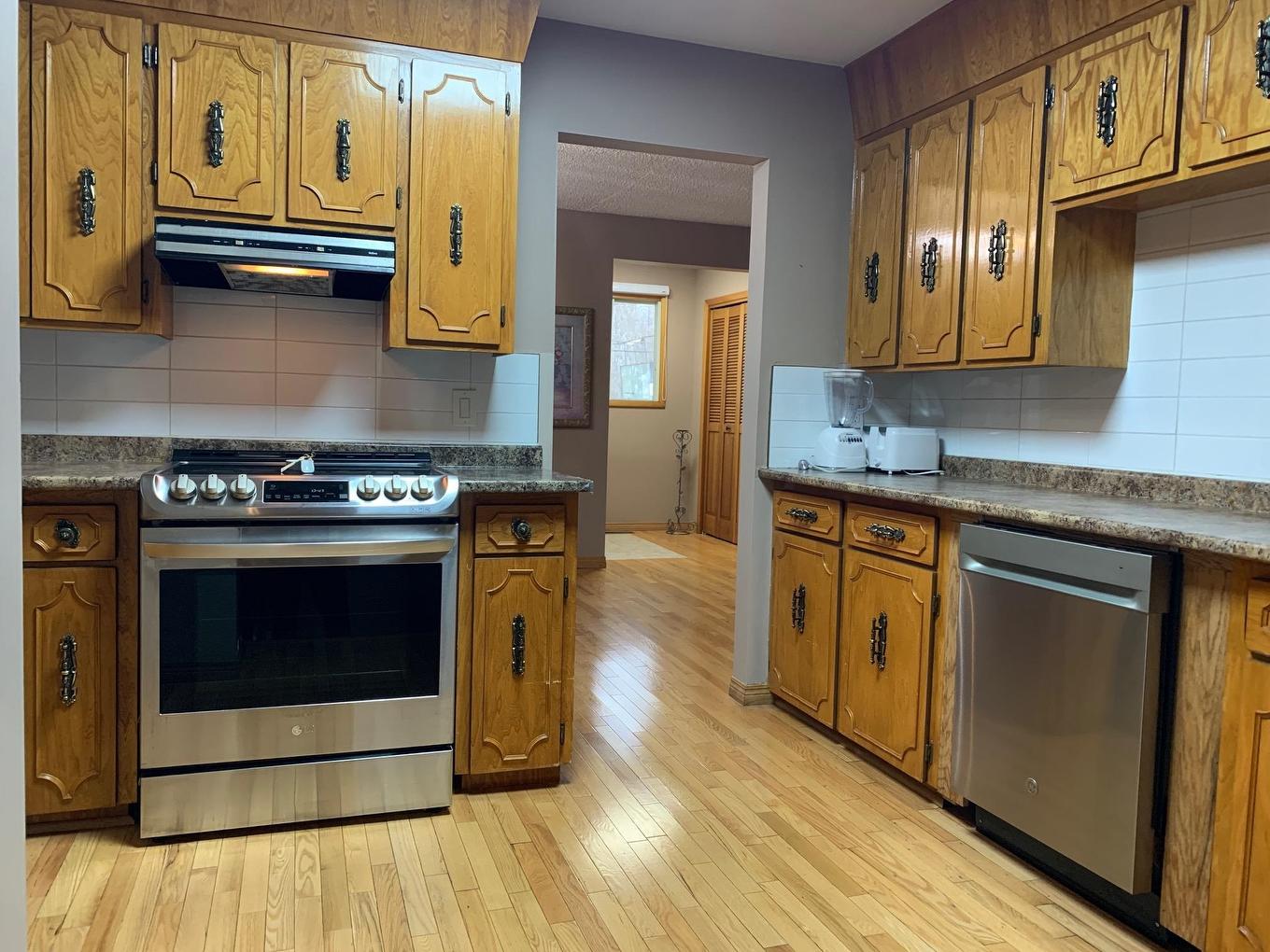 1325 Rosslyn Road, Thunder Bay, ON - Indoor Photo Showing Kitchen