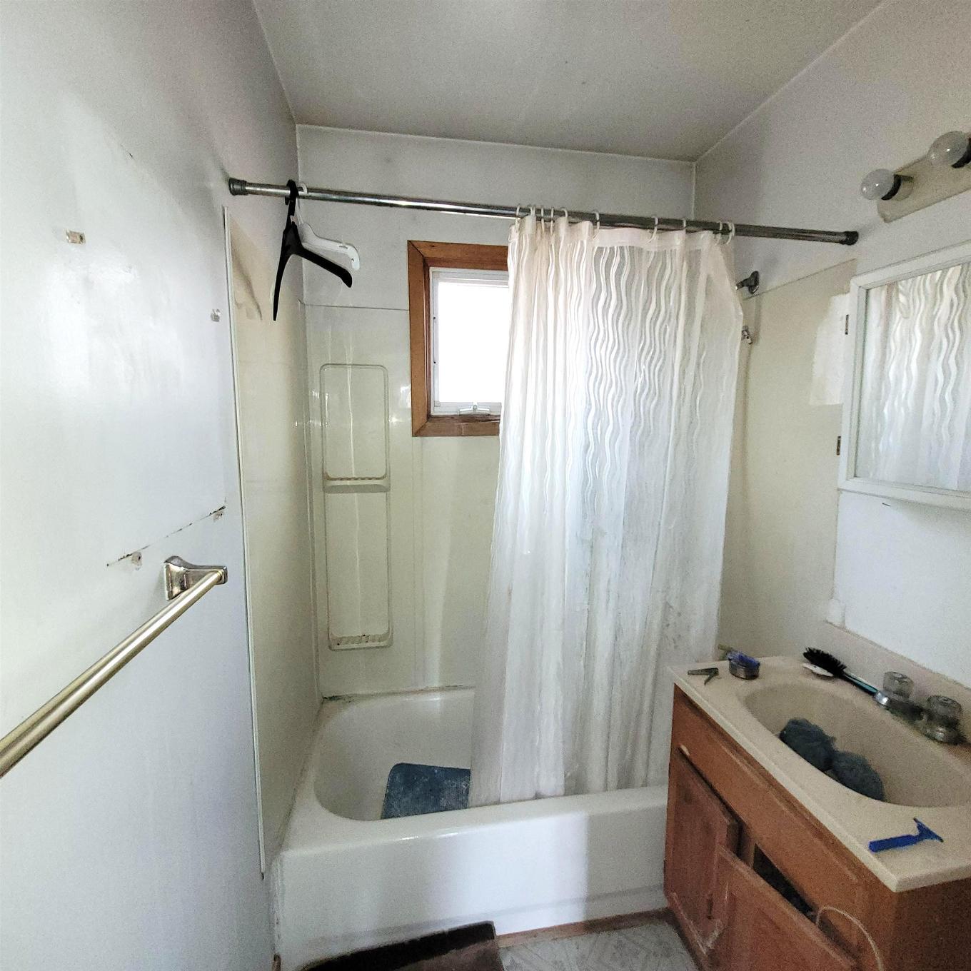 27 Warbler Drive, Manitouwadge, ON - Indoor Photo Showing Bathroom