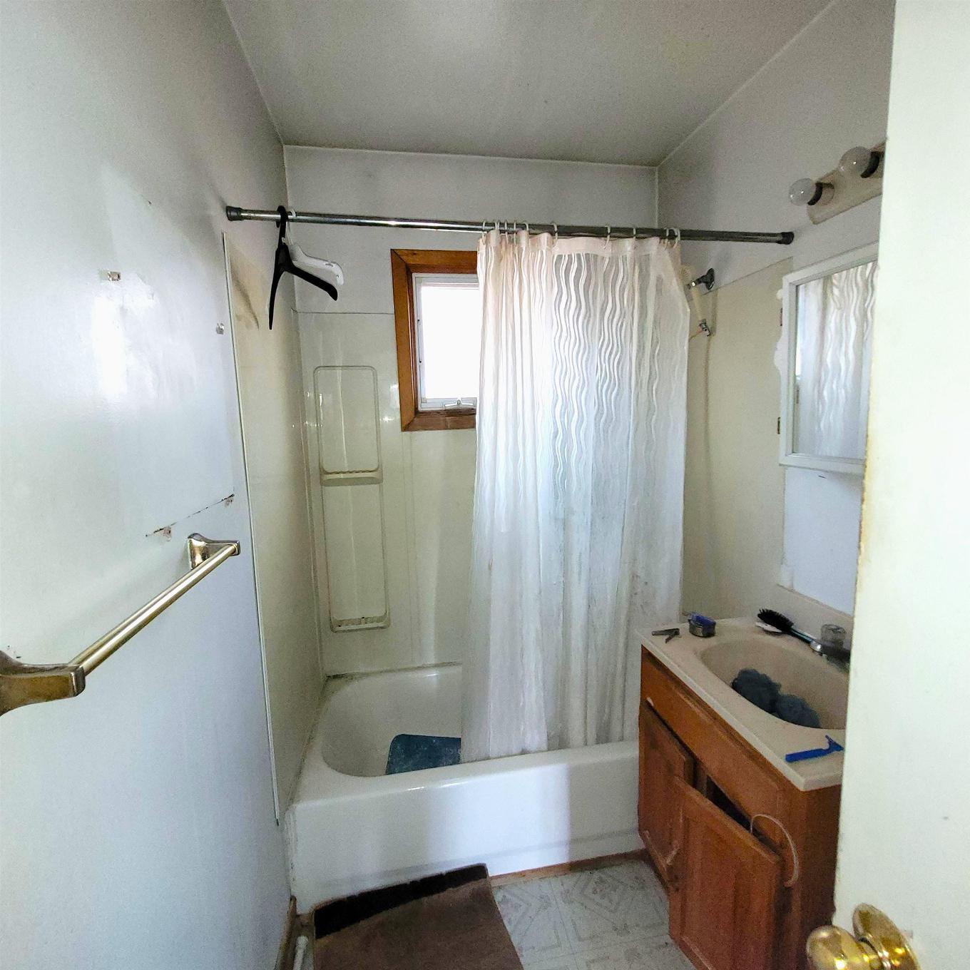 27 Warbler Drive, Manitouwadge, ON - Indoor Photo Showing Bathroom