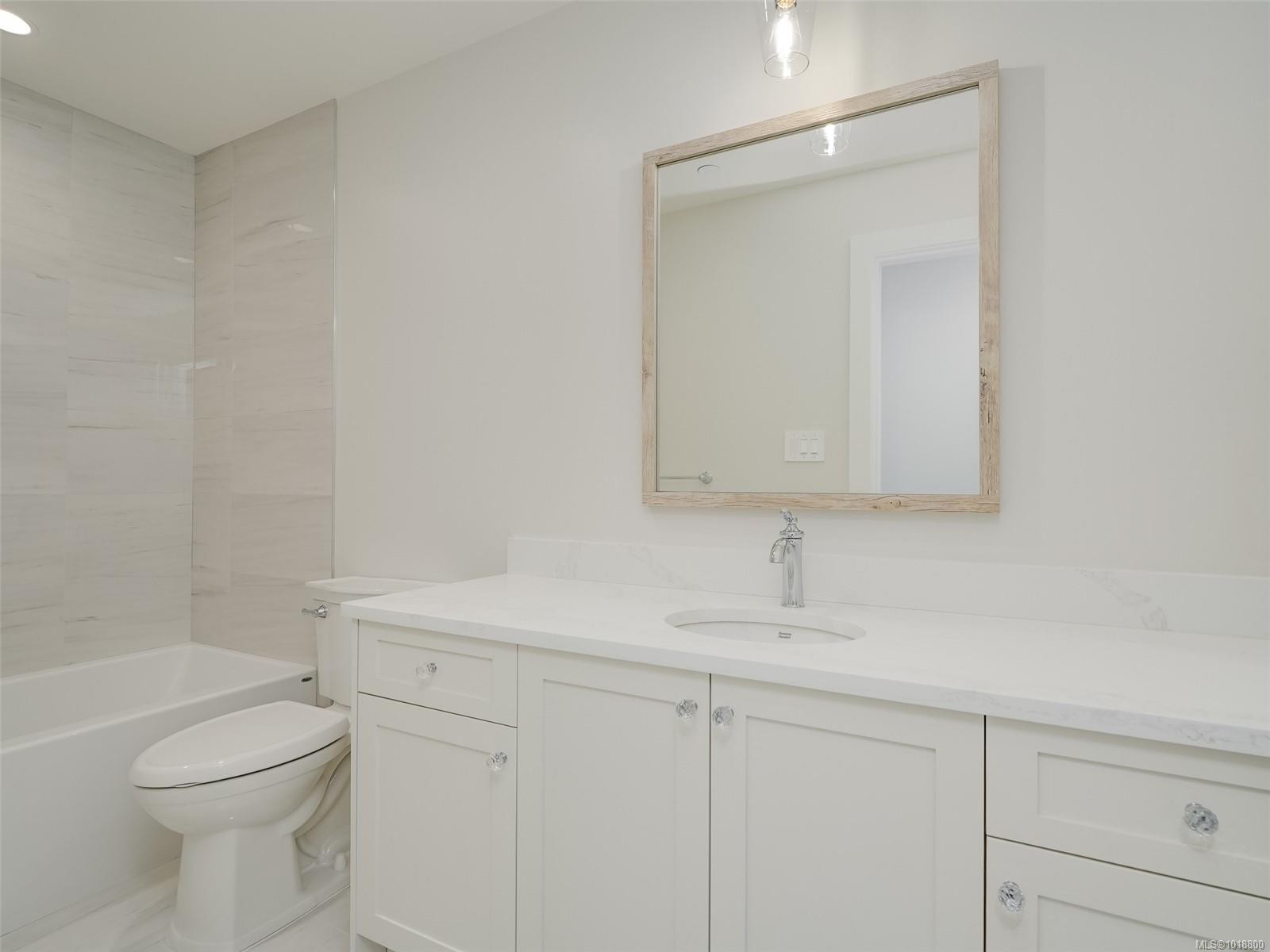 2285 Hudson Terr, Sooke, BC - Indoor Photo Showing Bathroom