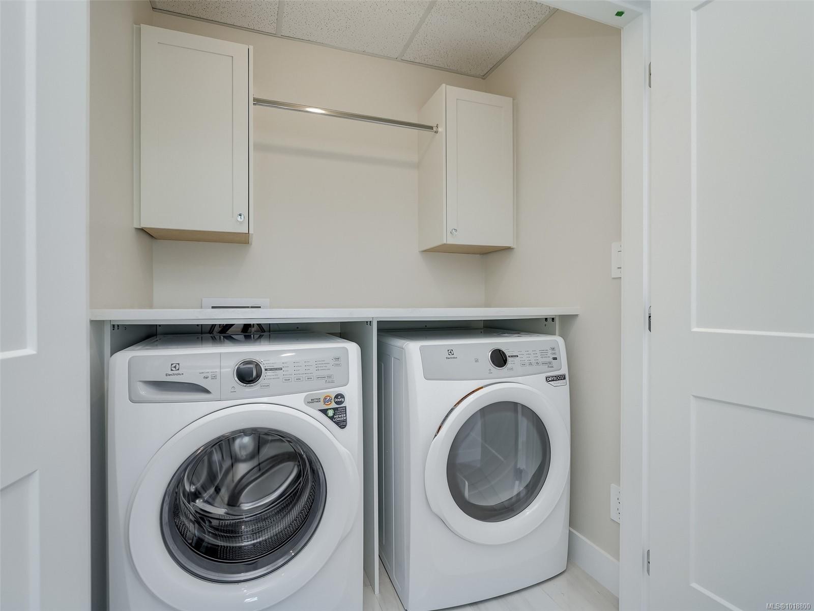 2285 Hudson Terr, Sooke, BC - Indoor Photo Showing Laundry Room