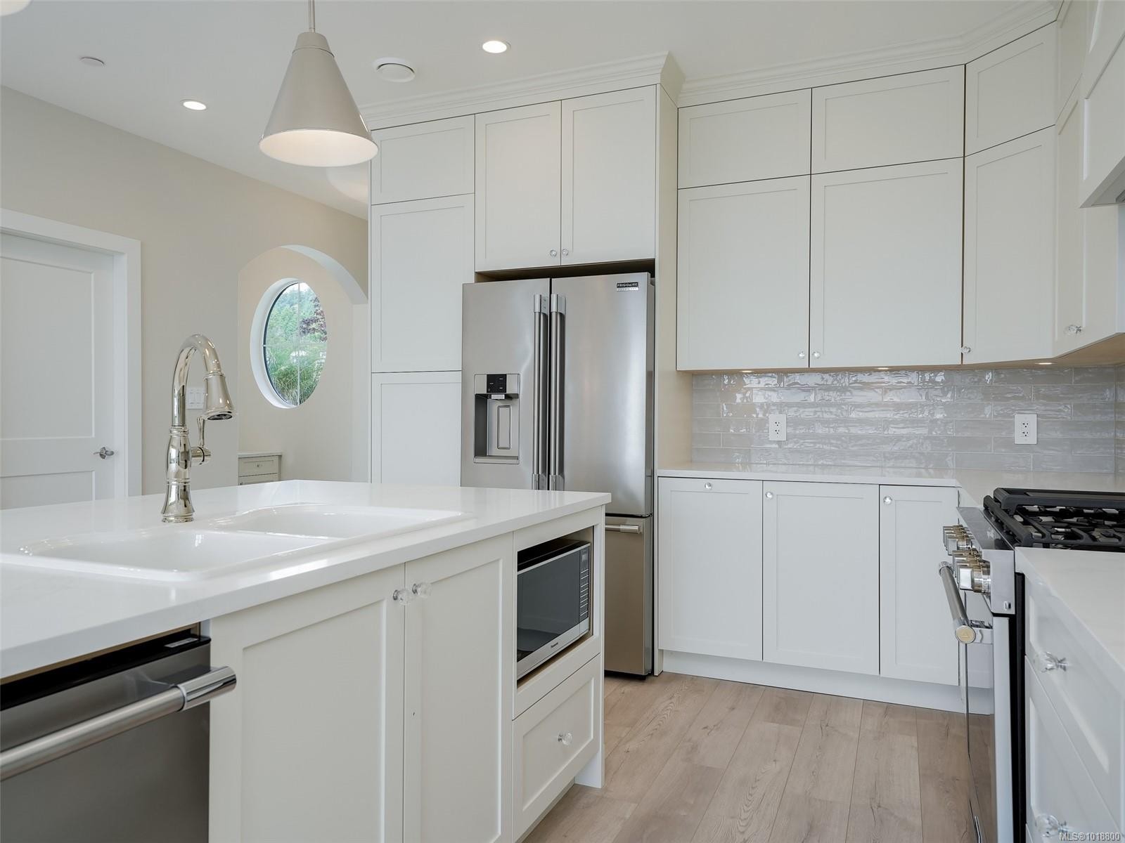 2285 Hudson Terr, Sooke, BC - Indoor Photo Showing Kitchen With Upgraded Kitchen