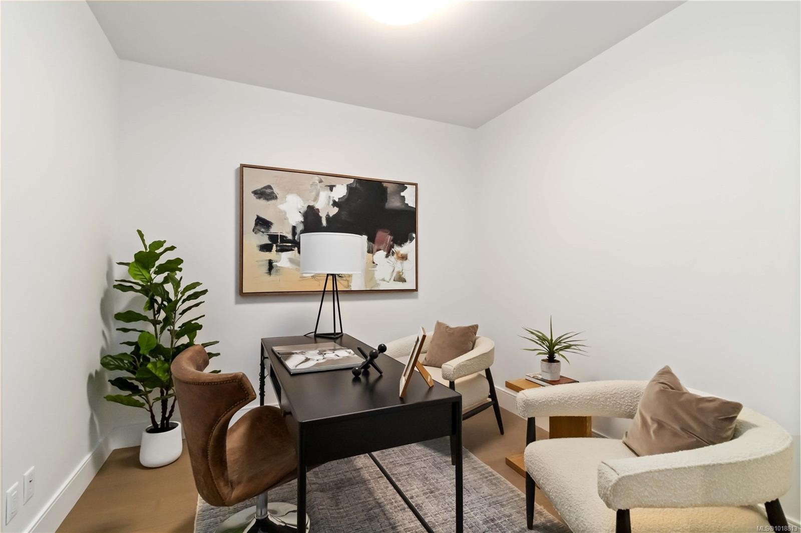 202-986 Doumac Ave, Saanich, BC - Indoor Photo Showing Office