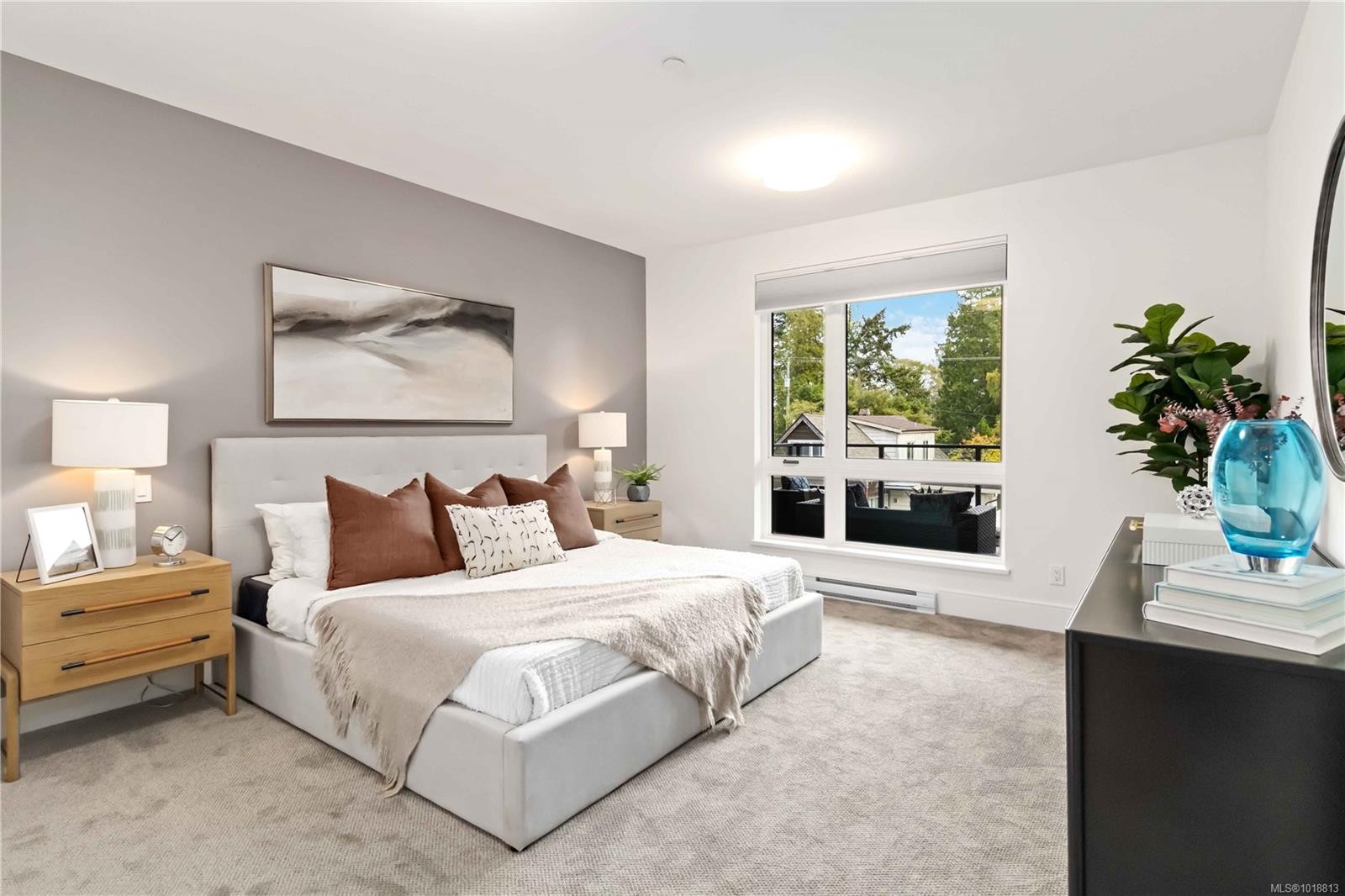 202-986 Doumac Ave, Saanich, BC - Indoor Photo Showing Bedroom