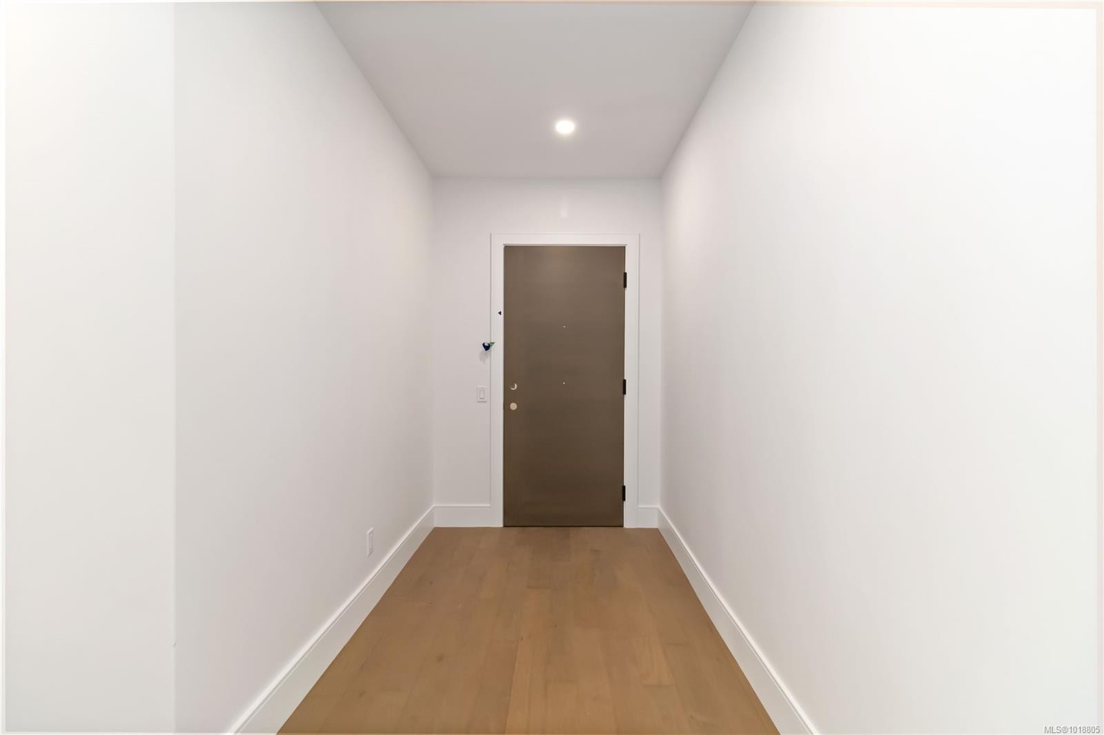 306-986 Doumac Ave, Saanich, BC - Indoor Photo Showing Other Room