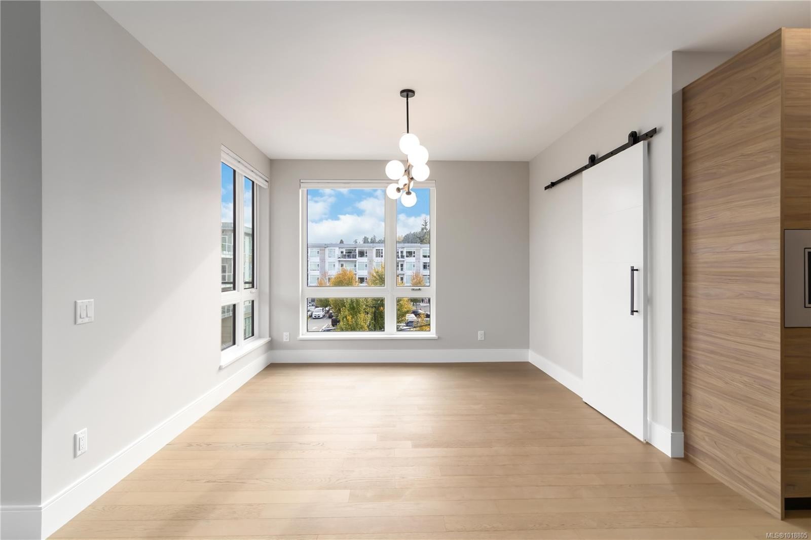 306-986 Doumac Ave, Saanich, BC - Indoor Photo Showing Other Room