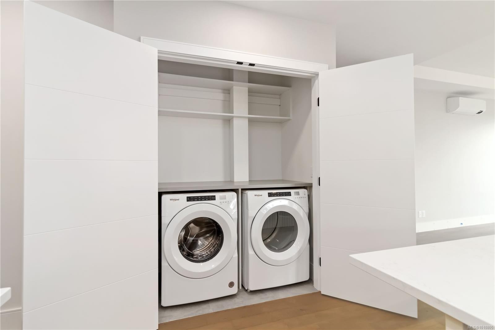 306-986 Doumac Ave, Saanich, BC - Indoor Photo Showing Laundry Room