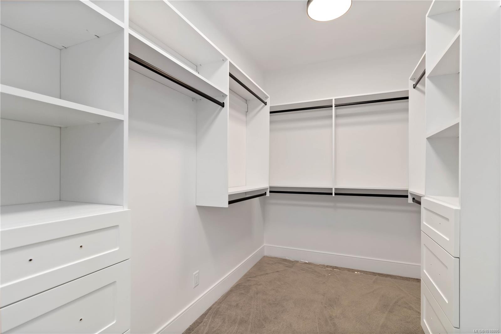 306-986 Doumac Ave, Saanich, BC - Indoor With Storage