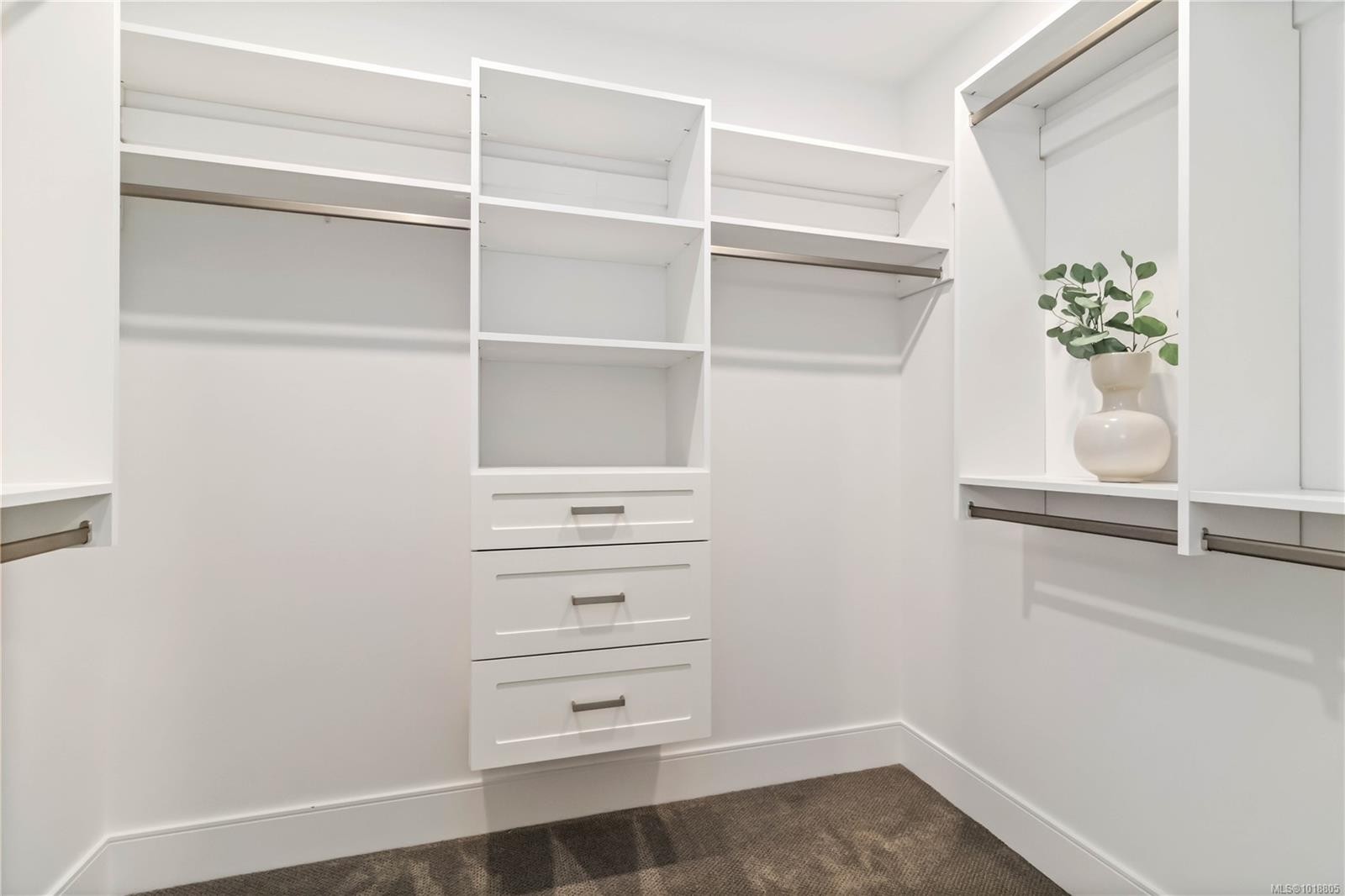 306-986 Doumac Ave, Saanich, BC - Indoor With Storage