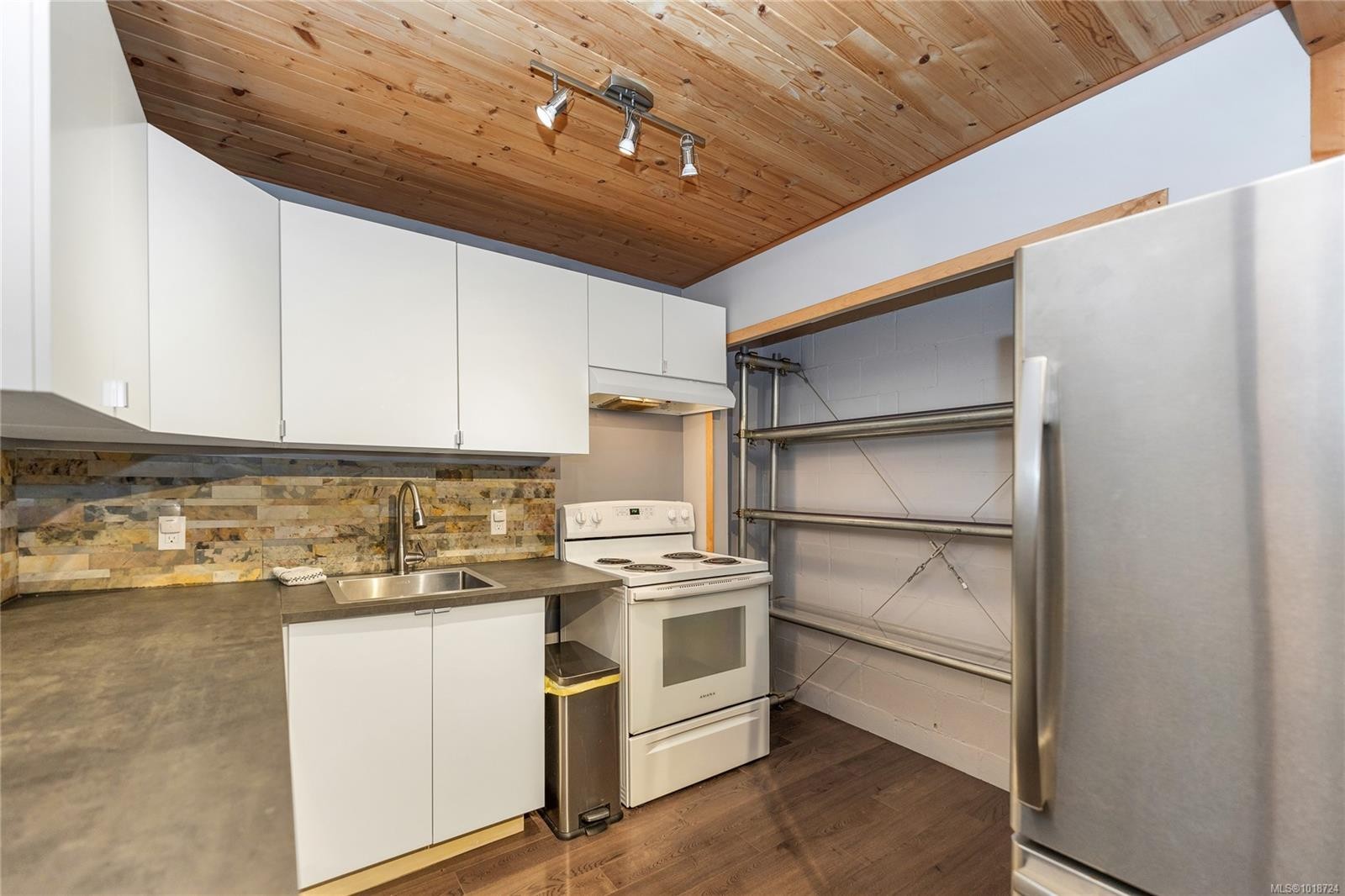 8105 Miracle Close, Youbou, BC