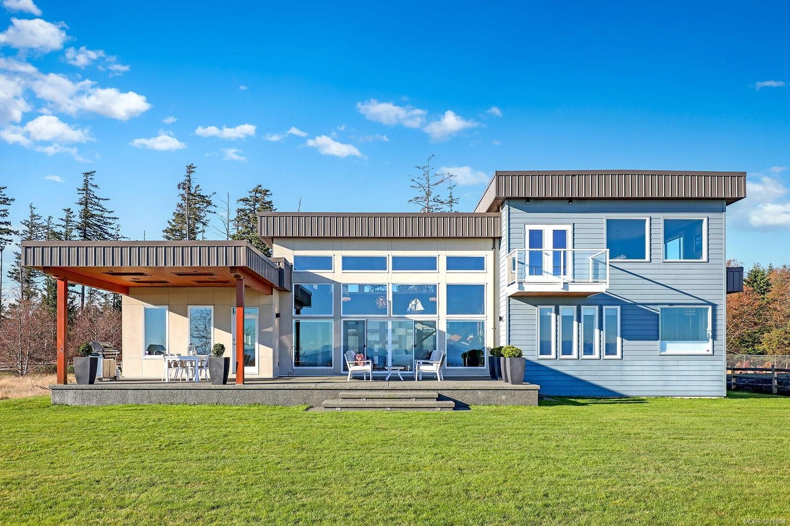 300 Connemara Rd, Comox, BC