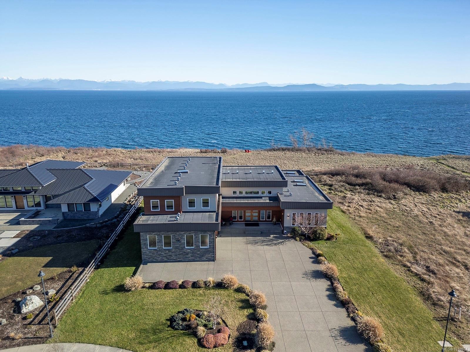 300 Connemara Rd, Comox, BC