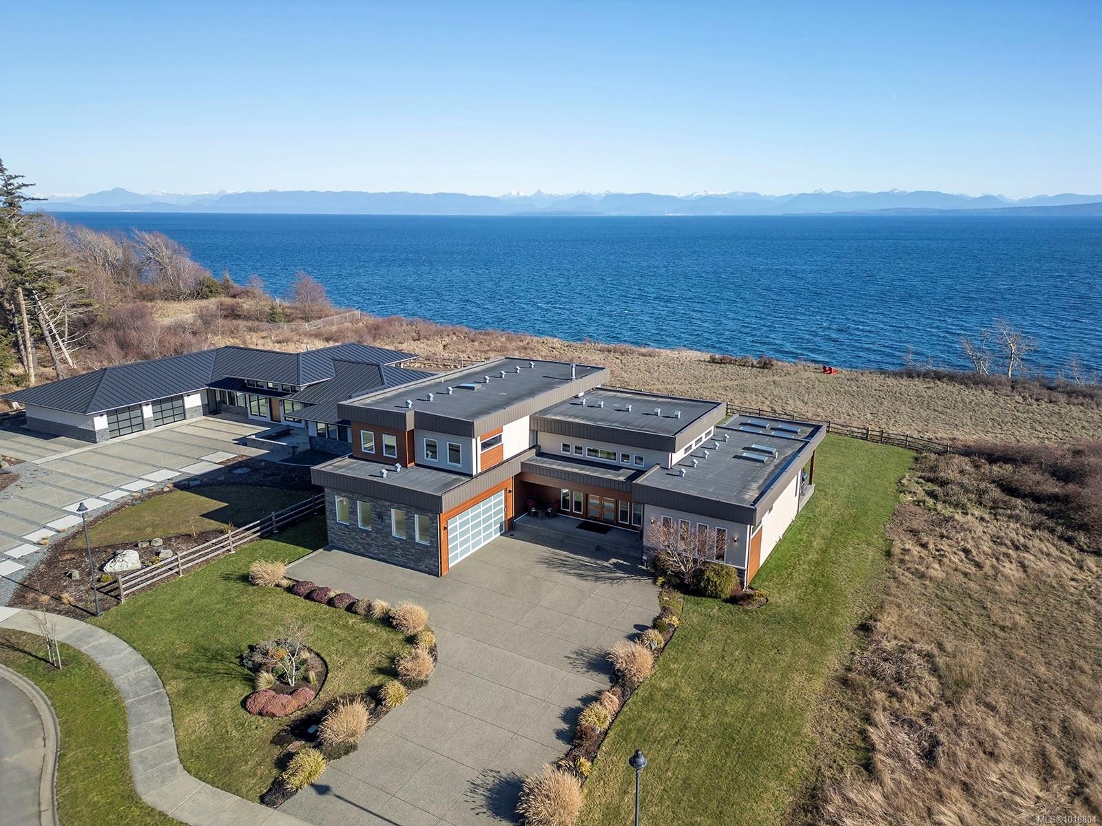 300 Connemara Rd, Comox, BC