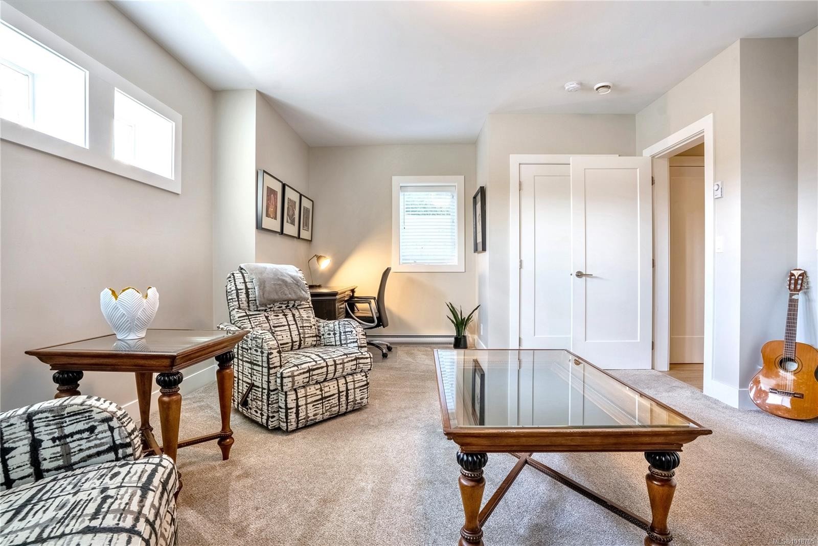 812 Mann Ave, Saanich, BC - Indoor