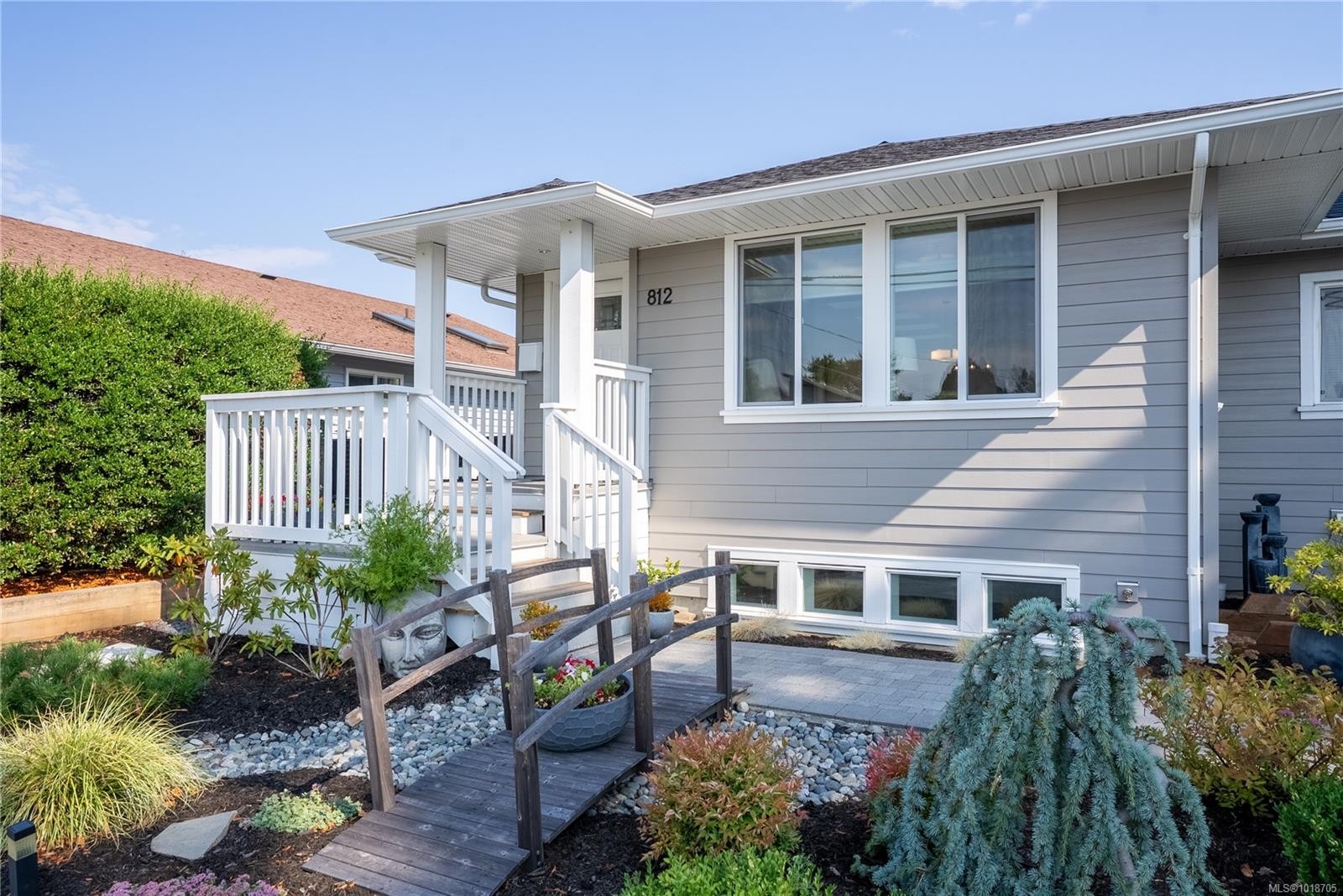 812 Mann Ave, Saanich, BC - Outdoor With Deck Patio Veranda
