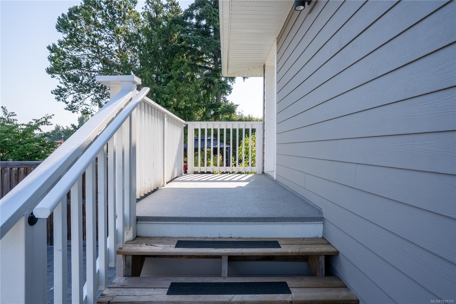 812 Mann Ave, Saanich, BC - Outdoor With Exterior