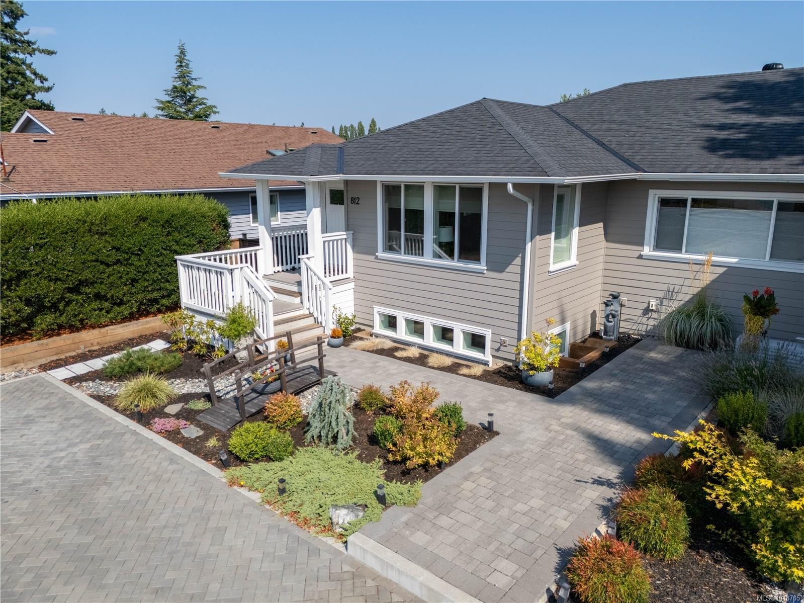 812 Mann Ave, Saanich, BC - Outdoor