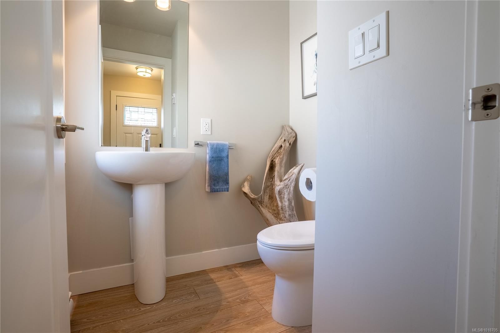 812 Mann Ave, Saanich, BC - Indoor Photo Showing Bathroom