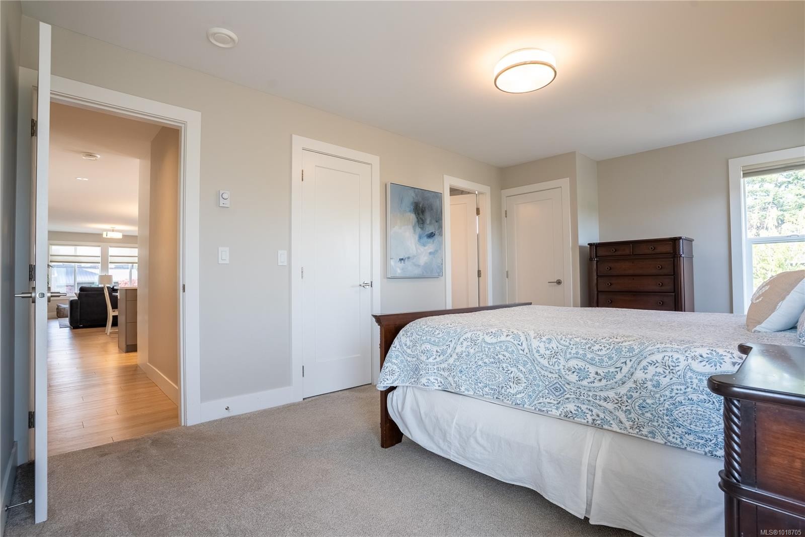 812 Mann Ave, Saanich, BC - Indoor Photo Showing Bedroom