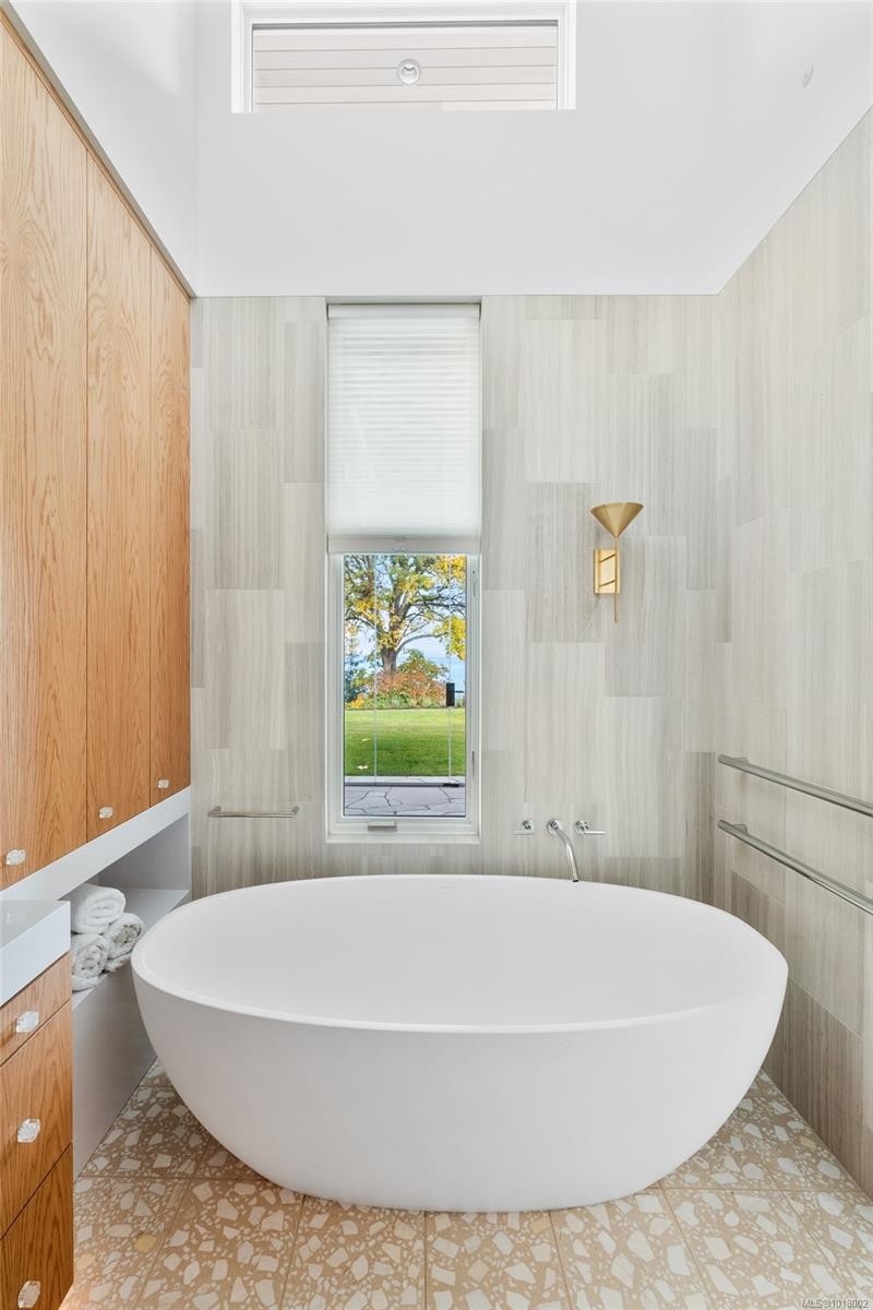 4570 Bissenden Pl, Saanich, BC