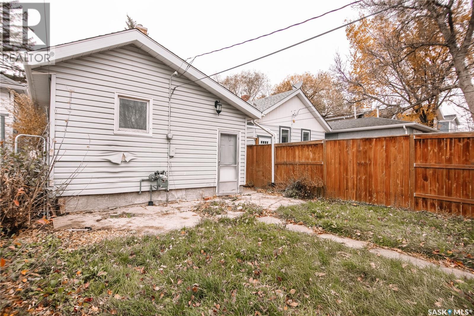 2061 Queen Street, Regina, SK - Outdoor