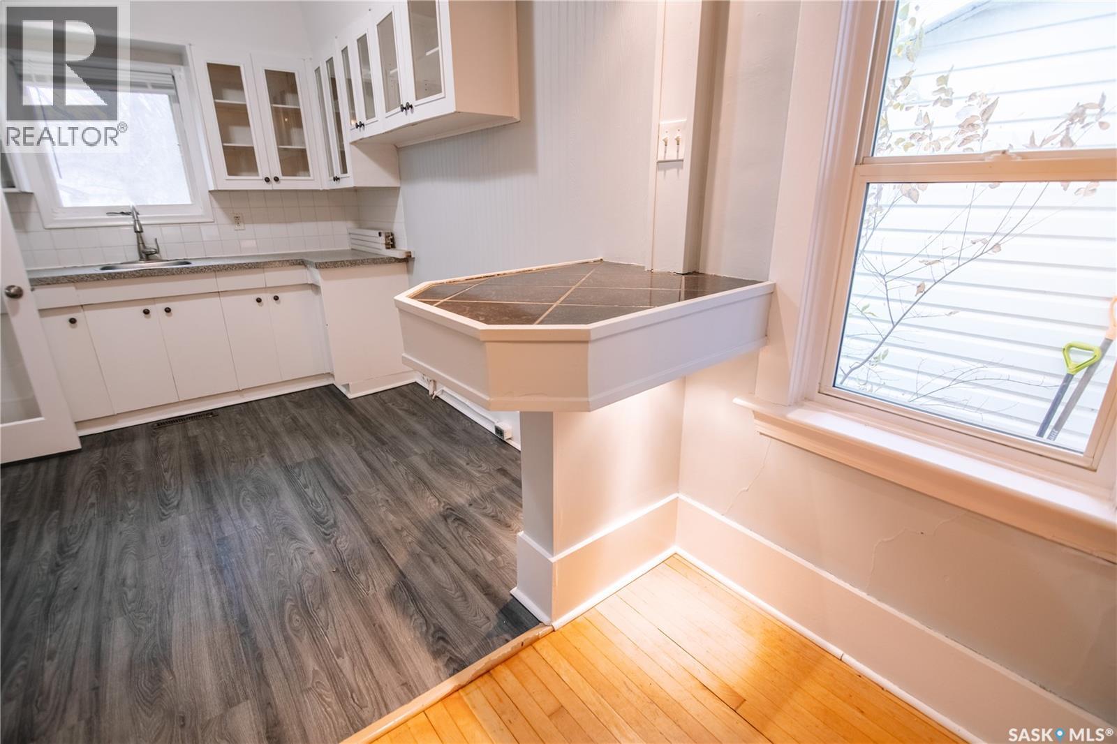 2061 Queen Street, Regina, SK - Indoor