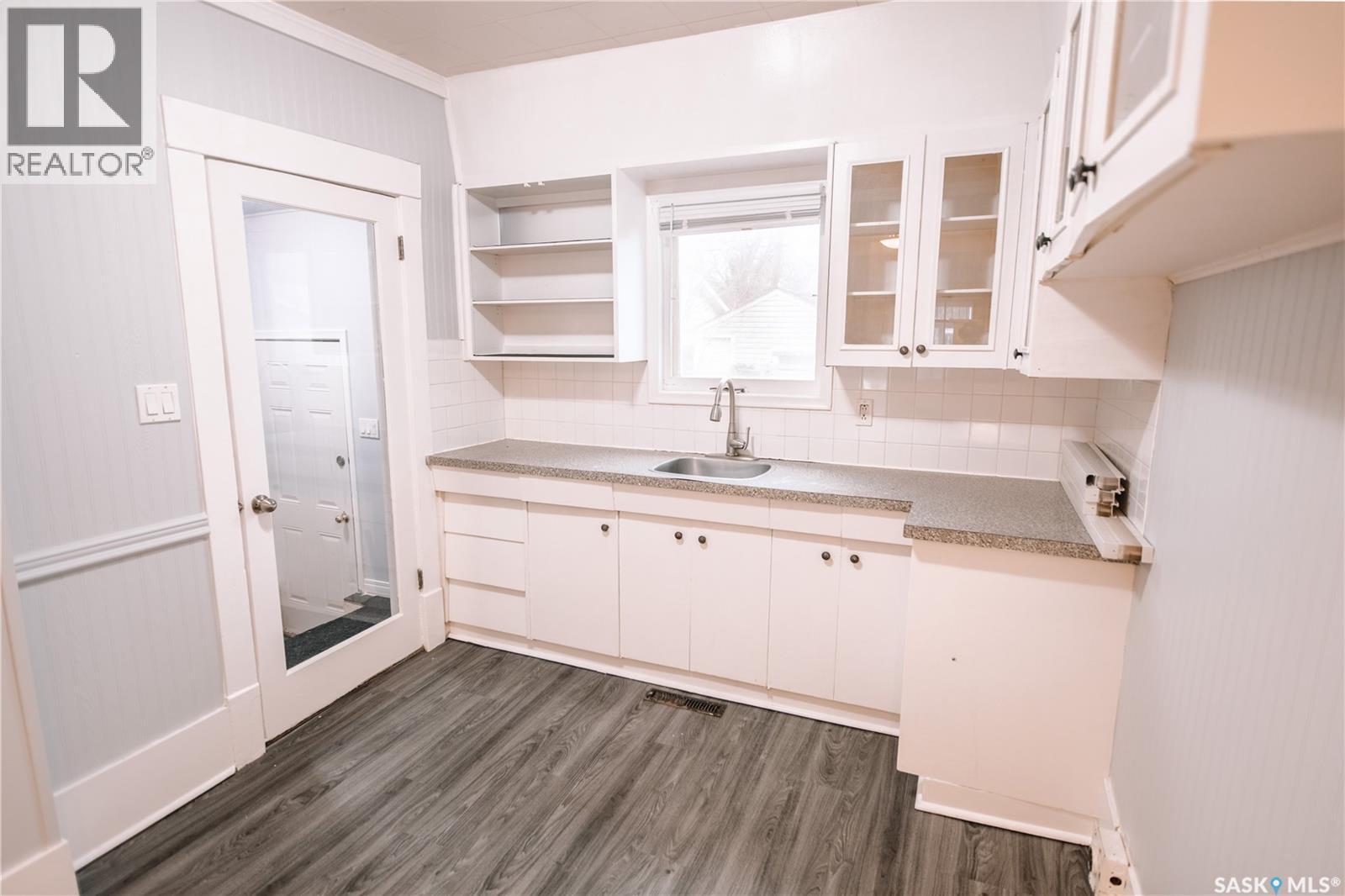 2061 Queen Street, Regina, SK - Indoor