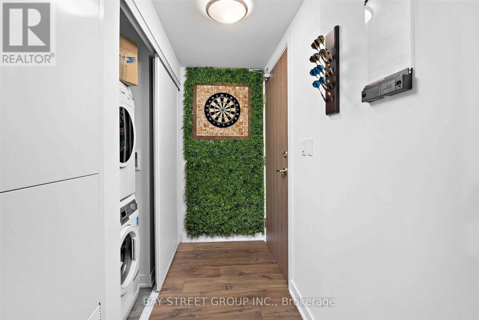 313W - 27 Bathurst Street, Toronto, ON - Indoor Photo Showing Laundry Room