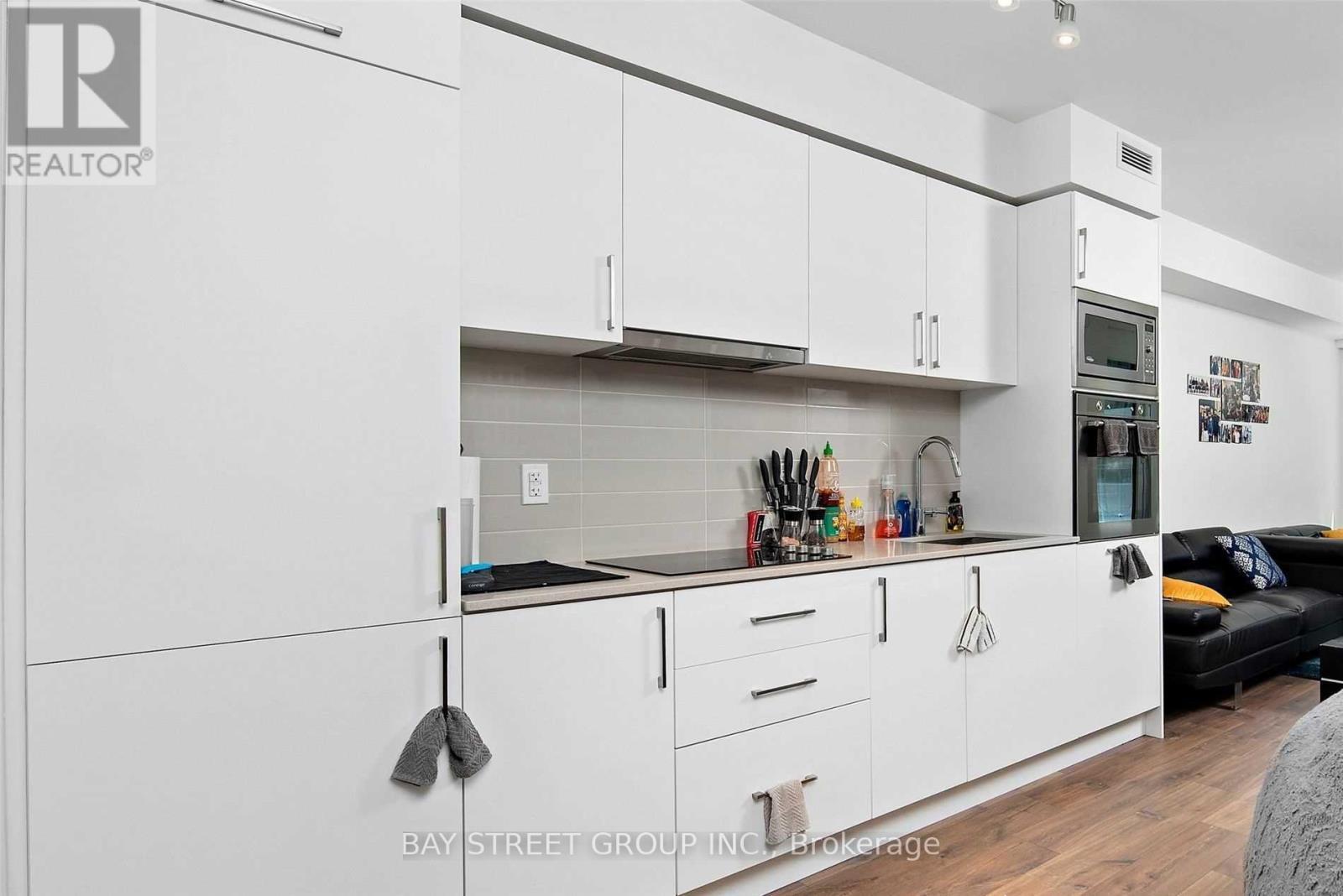 313W - 27 Bathurst Street, Toronto, ON - Indoor Photo Showing Kitchen