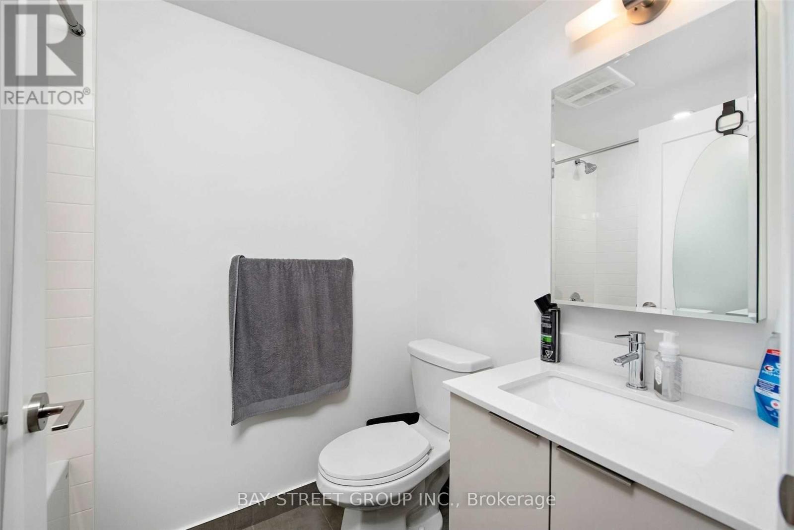 313W - 27 Bathurst Street, Toronto, ON - Indoor Photo Showing Bathroom