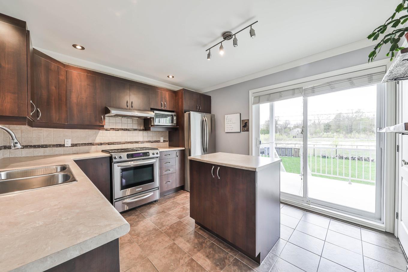 Kitchen - 471 Place Du Louvre, Mascouche, QC - Indoor Photo Showing Kitchen With Double Sink