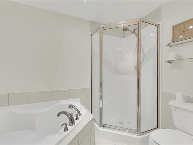 Bathroom - 901-3330 Boul. Le Carrefour, Laval (Chomedey), QC - Indoor Photo Showing Bathroom