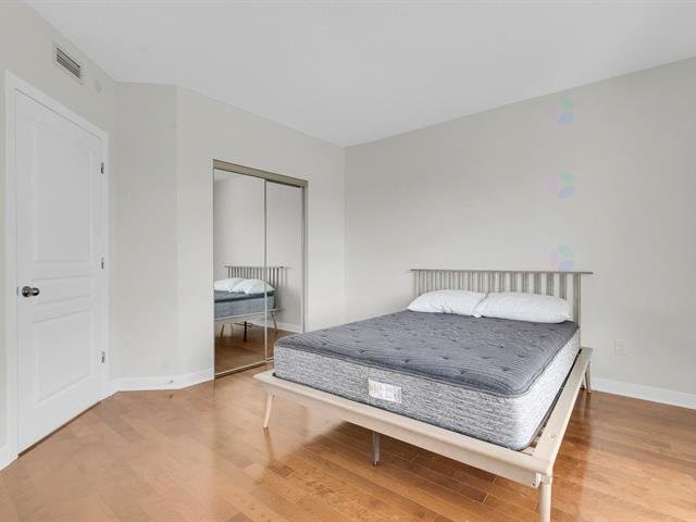 Master Bedroom - 901-3330 Boul. Le Carrefour, Laval (Chomedey), QC - Indoor Photo Showing Bedroom