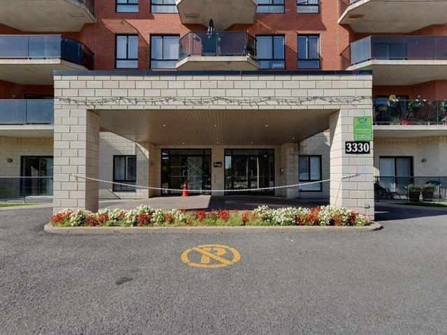 Front of Structure - 901-3330 Boul. Le Carrefour, Laval (Chomedey), QC - Outdoor