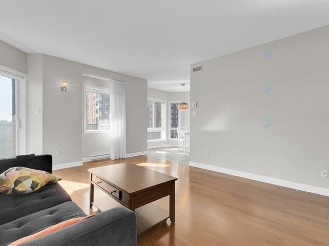 Living Room - 901-3330 Boul. Le Carrefour, Laval (Chomedey), QC - Indoor Photo Showing Living Room