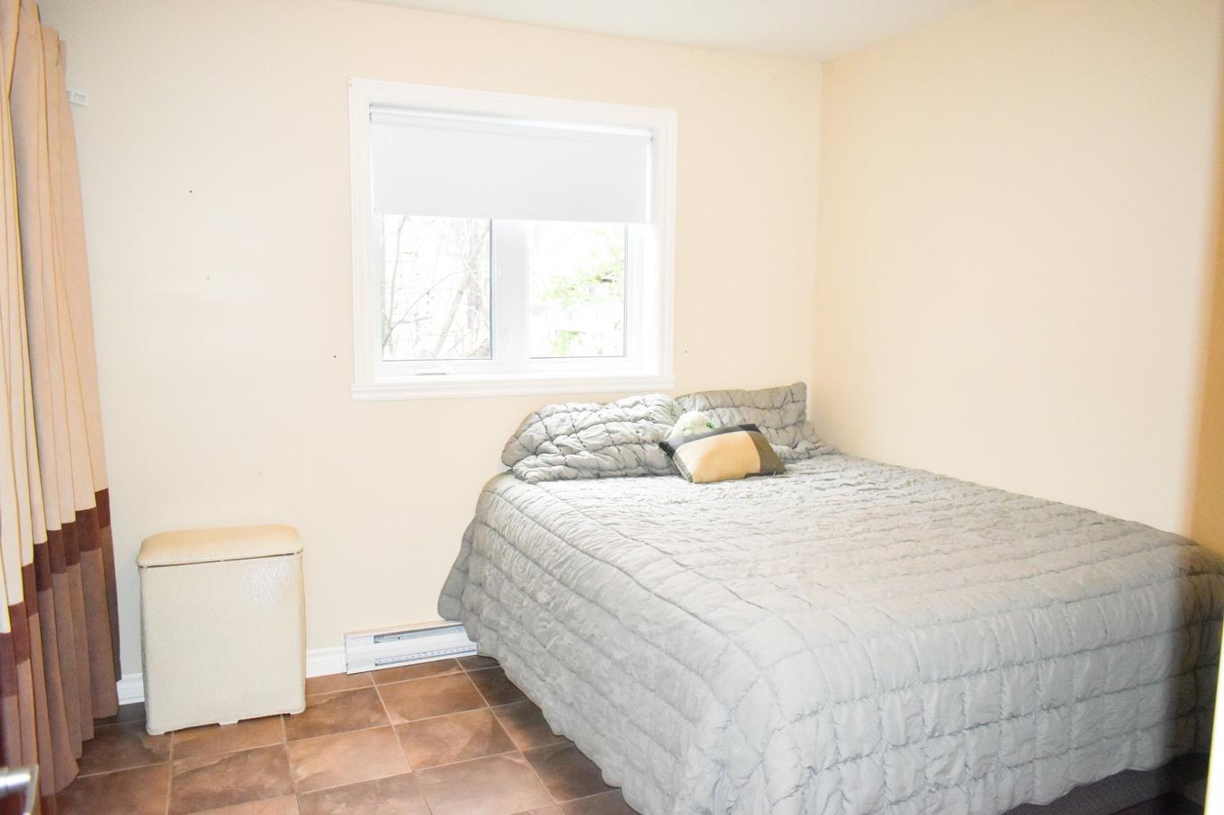 Chambre à coucher - 815 Rue Florette-Lavigne, Drummondville, QC - Indoor Photo Showing Bedroom