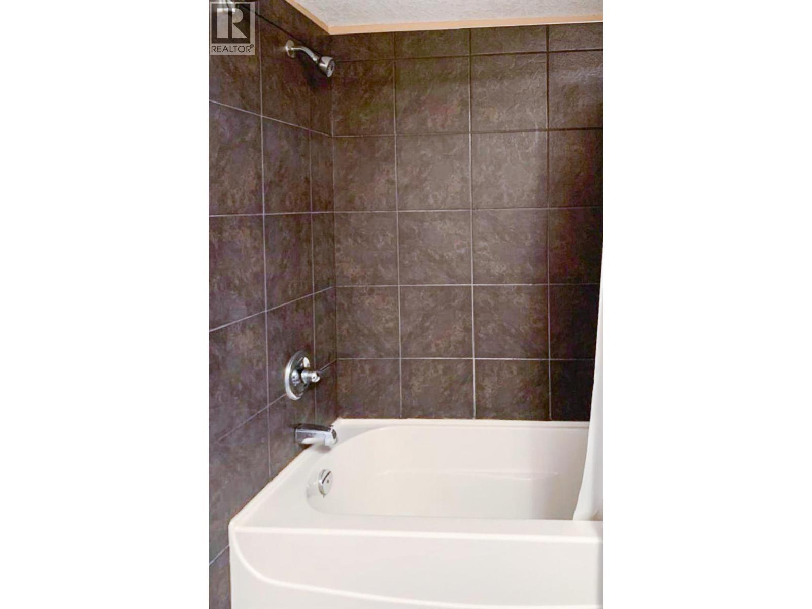 205 Third Avenue Unit# 3420, Invermere, BC - Indoor Photo Showing Bathroom