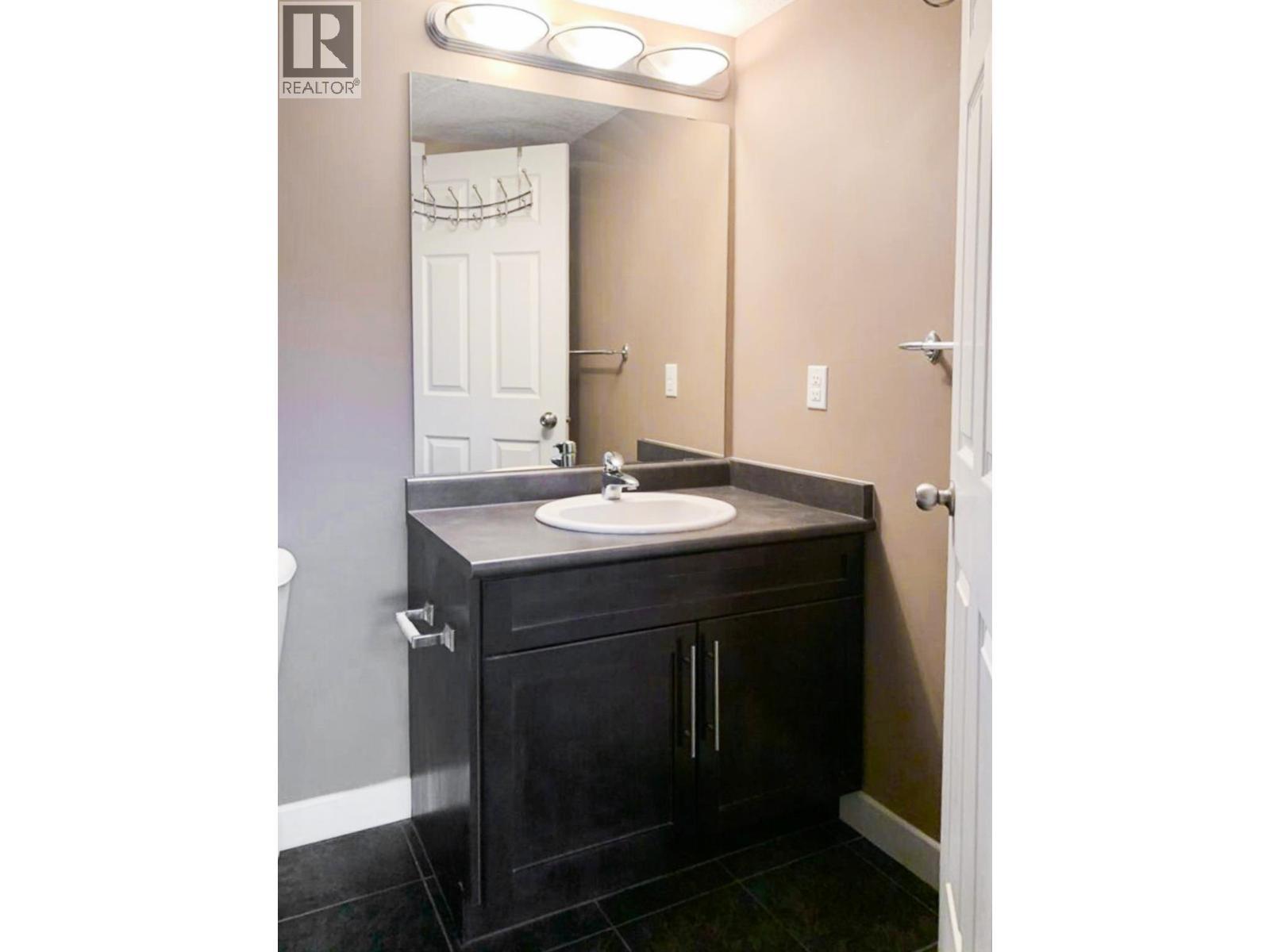 205 Third Avenue Unit# 3420, Invermere, BC - Indoor Photo Showing Bathroom
