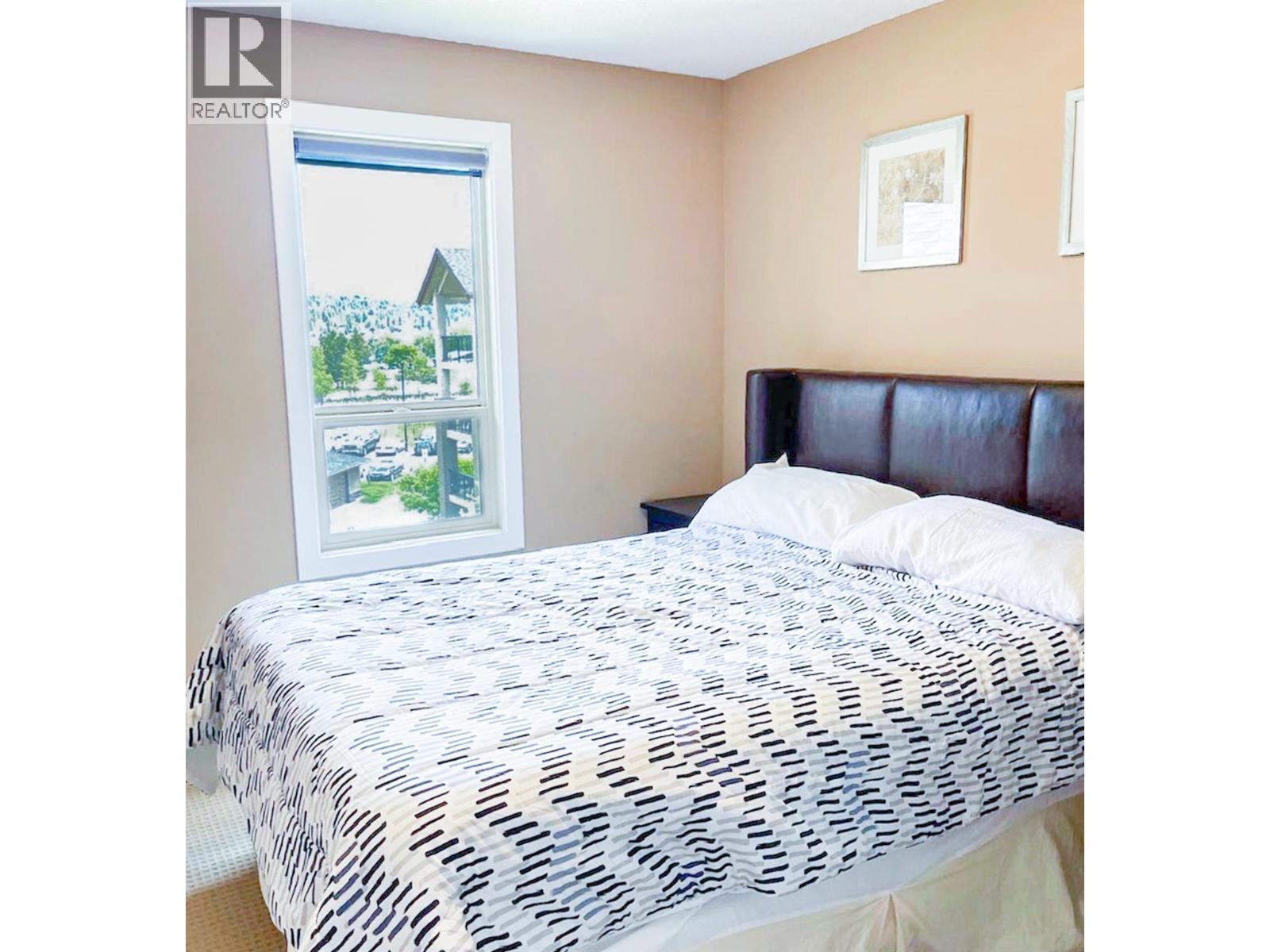 205 Third Avenue Unit# 3420, Invermere, BC - Indoor Photo Showing Bedroom