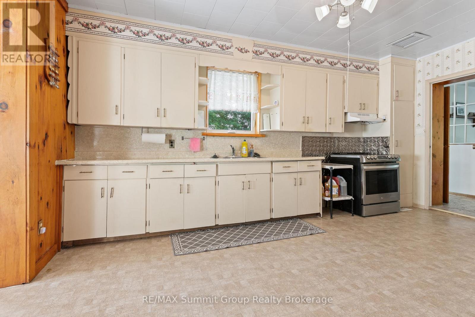 235274 Grey Road 13, Grey Highlands, ON - Indoor Photo Showing Kitchen