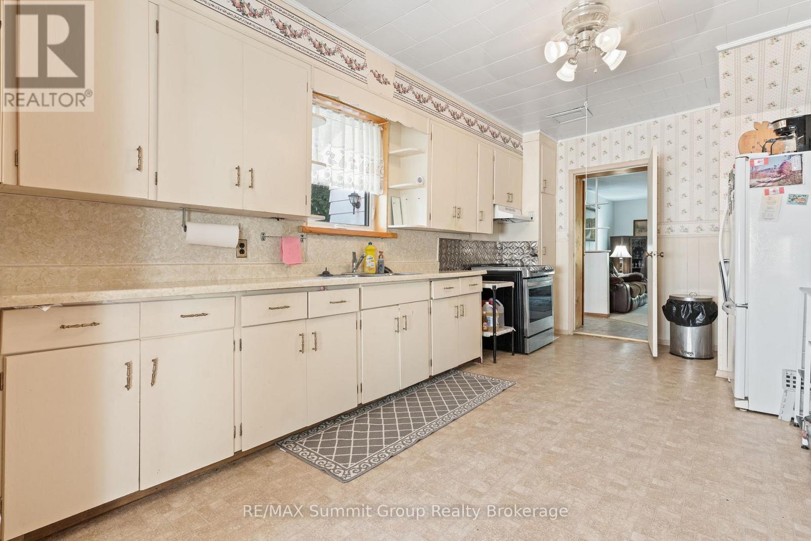 235274 Grey Road 13, Grey Highlands, ON - Indoor Photo Showing Kitchen