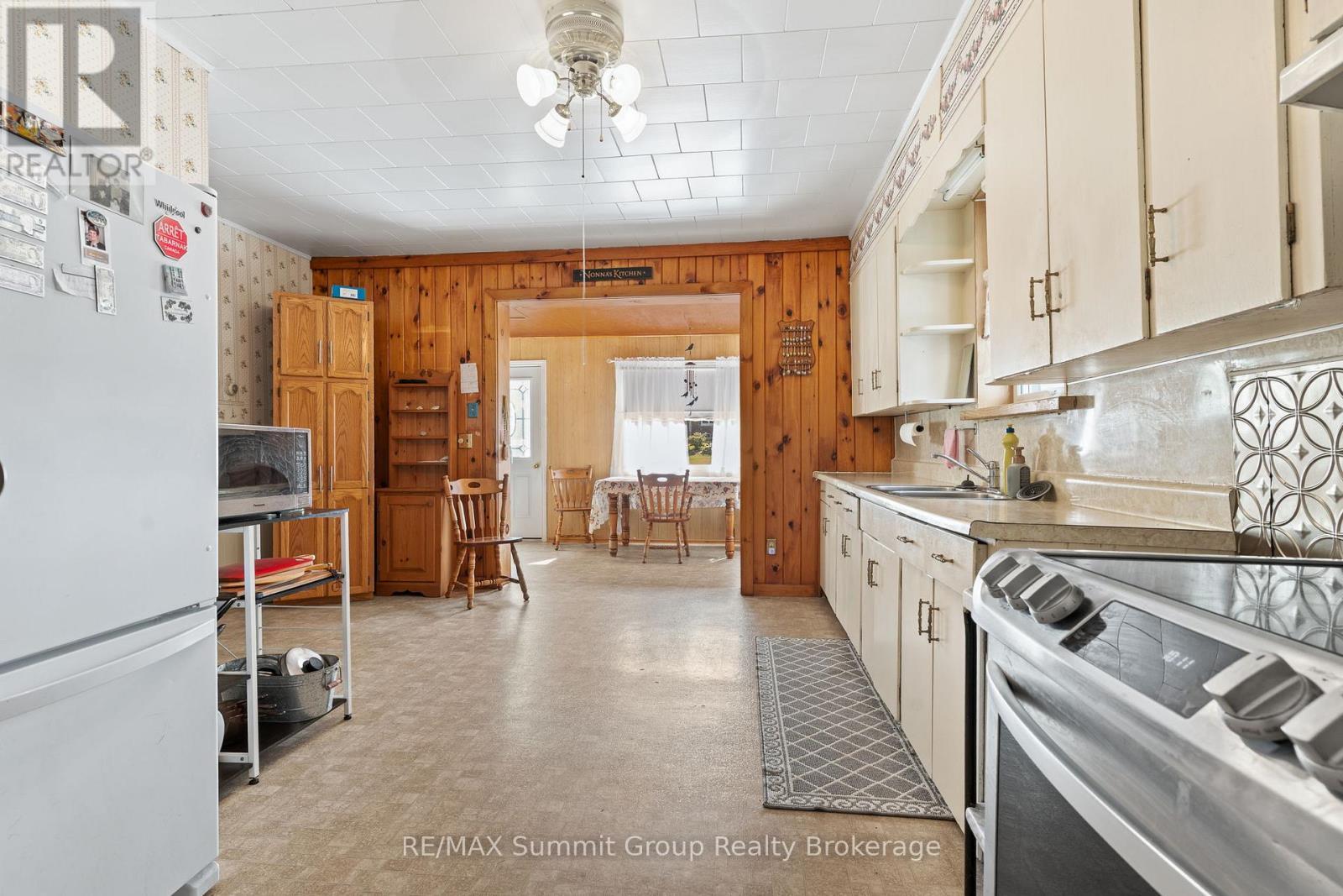 235274 Grey Road 13, Grey Highlands, ON - Indoor Photo Showing Kitchen