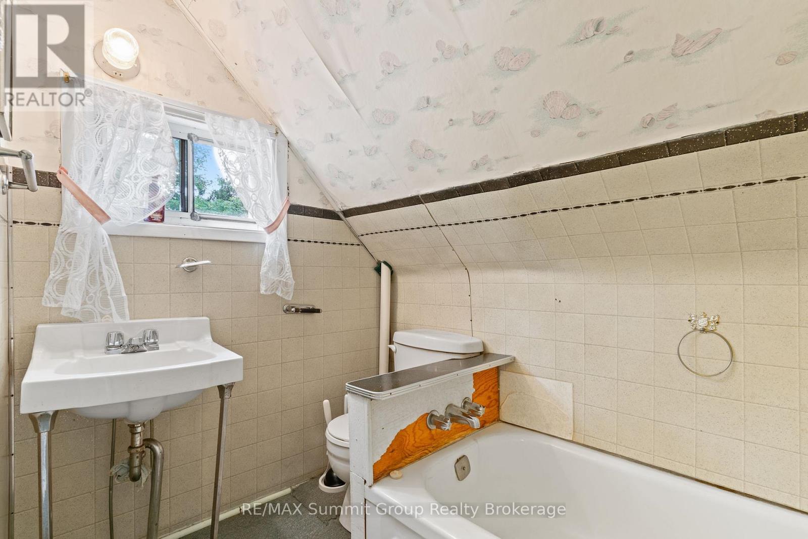 235274 Grey Road 13, Grey Highlands, ON - Indoor Photo Showing Bathroom