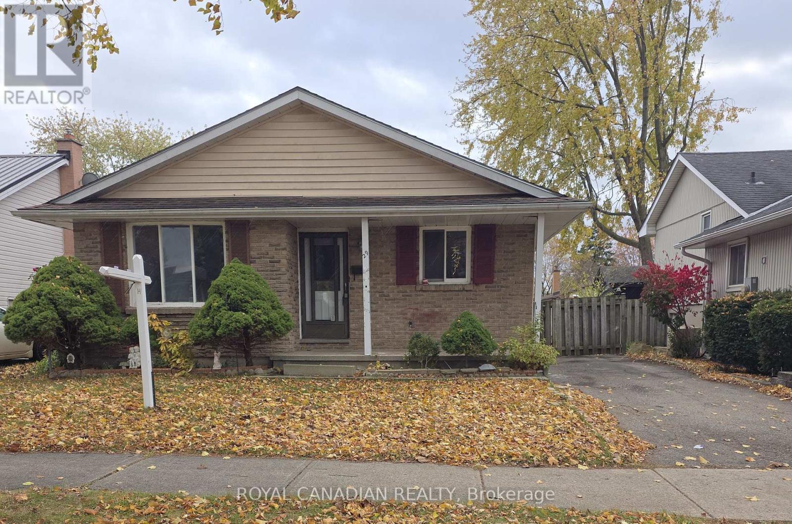 Upper - 29 Renny Crescent, London South, ON - Outdoor With Facade