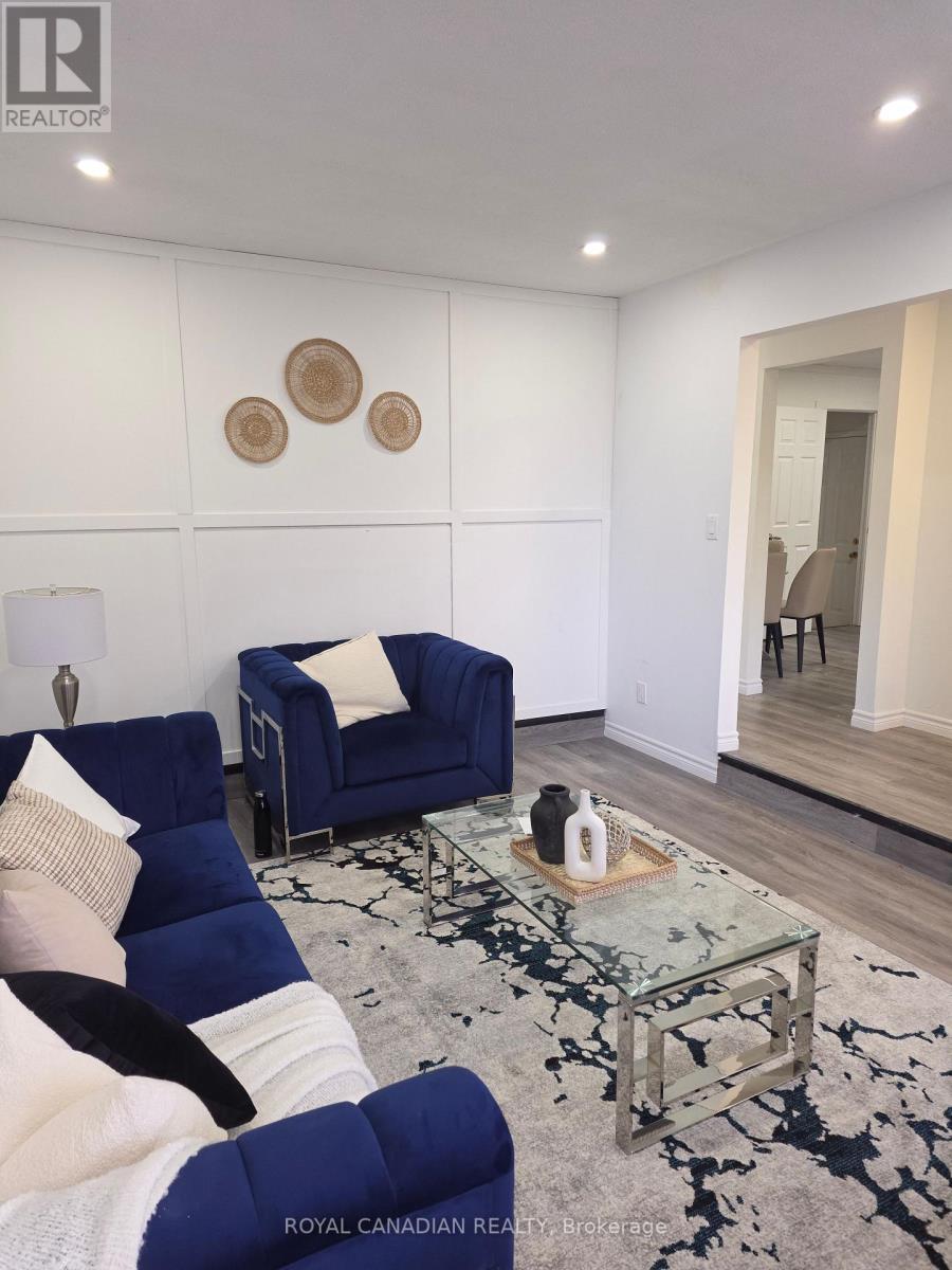 Upper - 29 Renny Crescent, London South, ON - Indoor Photo Showing Living Room