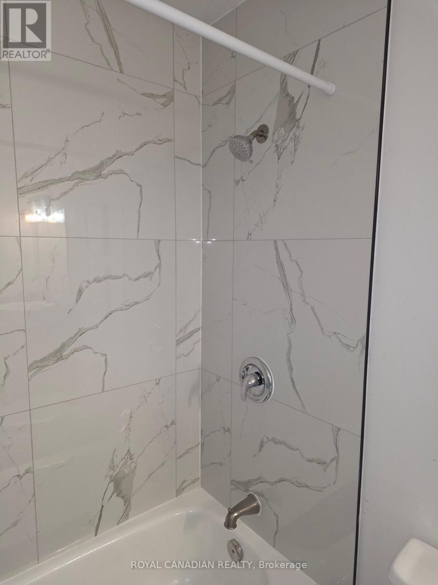 Upper - 29 Renny Crescent, London South, ON - Indoor Photo Showing Bathroom