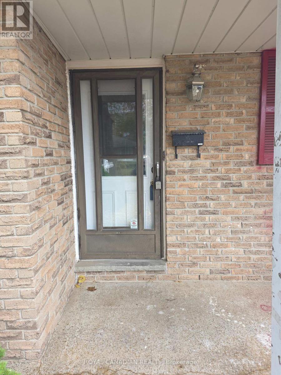 Upper - 29 Renny Crescent, London South, ON - With Exterior